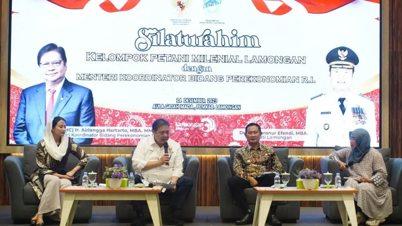 Menteri Koordinator Bidang Perekonomian Airlangga Hartarto melakukan Temu Wicara dengan sekitar 300 petani milenial di Lamongan Jawa Timur