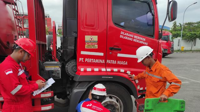 Pertamina Patra Niaga menggelar ramp check atau inspeksi keselamatan terhadap armada mobil tangki. (Foto: Pertamina)