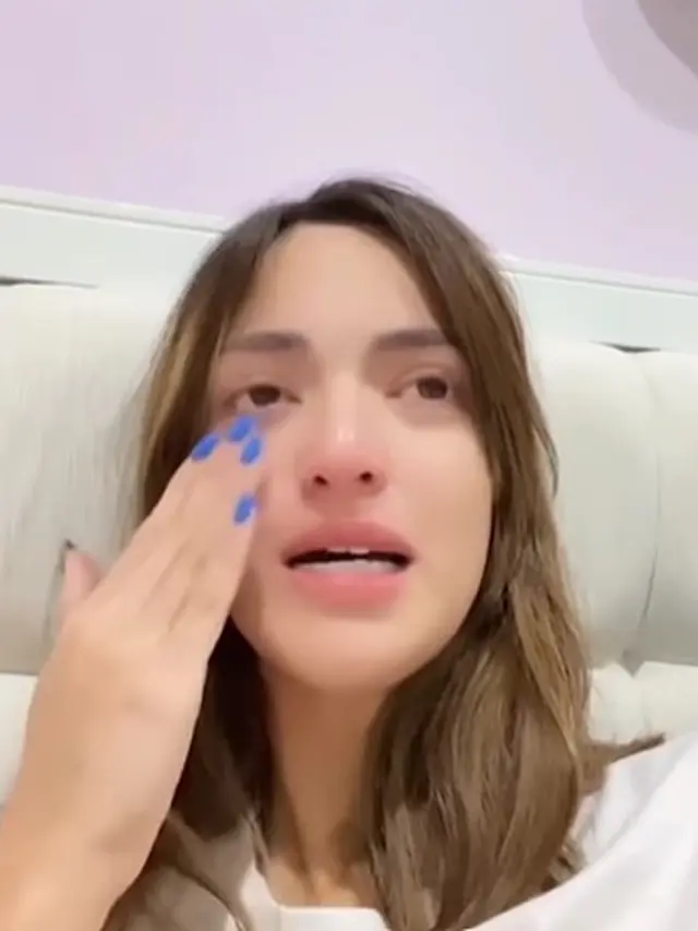 Nia Ramadhani menangis kenang ayah (Instagram/ramadhaniabakrie)