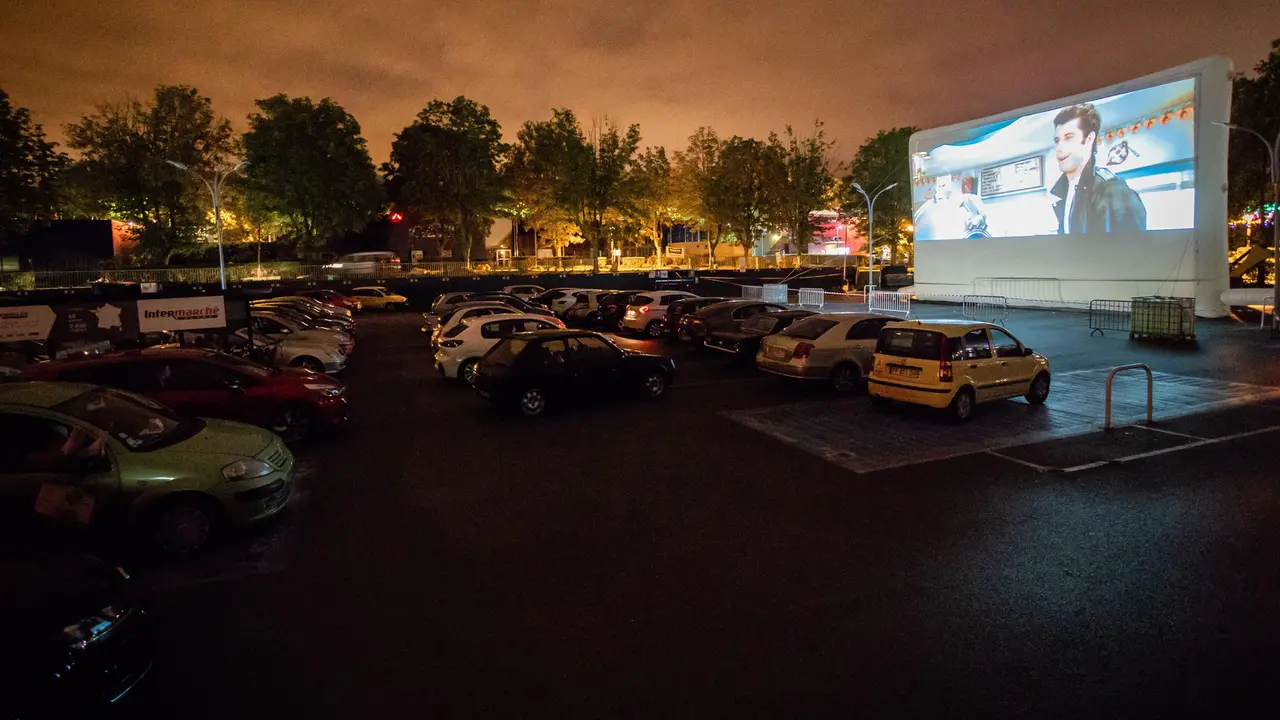 Bioskop Drive-in Menjadi Populer di Prancis selama COVID-19