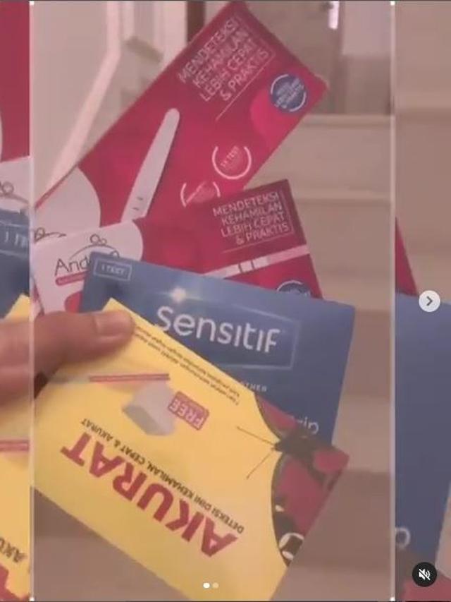 6 Potret Angga Wijaya Umumkan Kehamilan Istri, Penuh Haru Bahagia