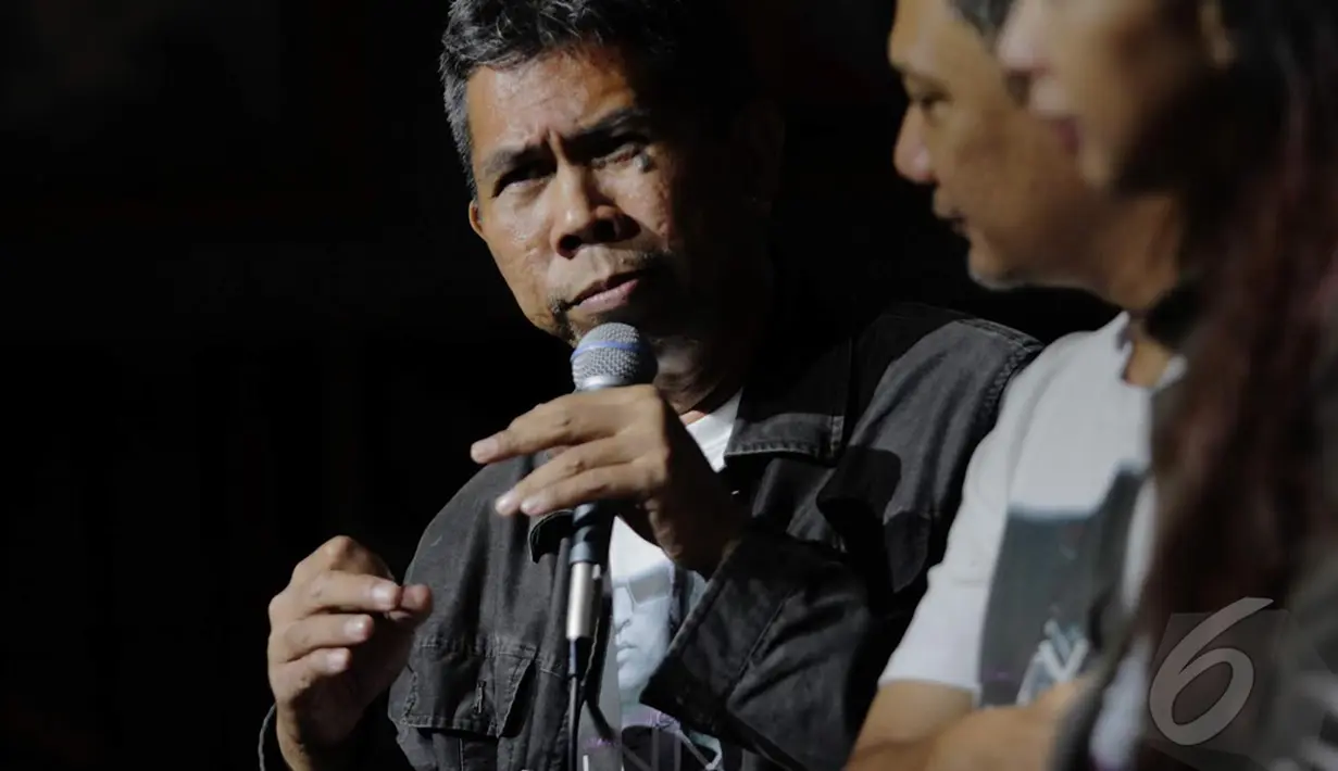 Denny Sakrie saat menjelaskan mengenai konser yang bertajuk Lenny Kravitz Strut World Tour tersebut, Jakarta, Selasa (16/12/2014). (liputan6.com/Faizal Fanani) 