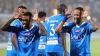 Pemain Al Hilal, Neymar (kanan) melakukan selebrasi setelah mencetak assist untuk gol yang dilesatkan oleh Malcom (kedua kiri) pada laga lanjutan Liga Arab Saudi melawan Al Riyadh di Prince Faisal Bin Fahd Stadium, Riyadh, 16 September 2023 dini hari WIB. Laga tersebut merupakan debut Neymar di Al Hilal. (AFP/Fayez Nureldine)