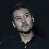 Chicco Jerikho berhasil meraih piala dalam Festival Film Indonesia 2014 untuk kategori Pemeran Utama Pria Terbaik. Saat disandingkan dengan Raisa yang baru pertama kali bermain film, Chicco pun tidak sungkan untuk berbagi ilmu dengannya.