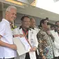 Pasangan Bacapres-Bacawapres Ganjar Pranowo dan Mahfud Md telah selesai menjalani tes kesehatan di RSPAD Gatot Soebroto, Jakarta, Minggu (22/10/2023). Pemeriksaan kesehatan ini dilakukan sebagai syarat pendaftaran Pilpres 2024. (Liputan6.com/Ady Anuggrahadi)