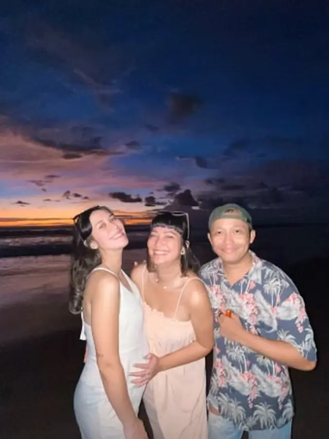 7 Potret Westny DJ Pamer Baby Bump di Kehamilan Kedua, Makin Menawan