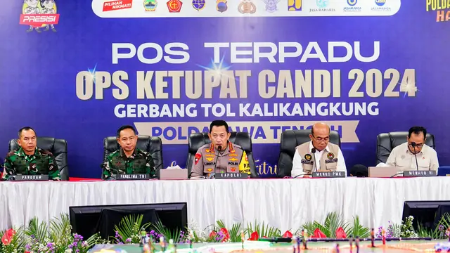 Kapolri Jenderal Listyo Sigit Prabowo usai meninjau kesiapan mudik di Gerbang Tol Kalikangkung KM 414, Semarang, Jawa Tengah, pada Rabu (3/4/2024)