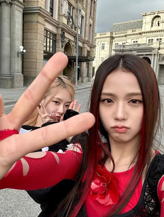 Rose dan Jisoo Blackpink. (Instagram/ sooyaaa__)