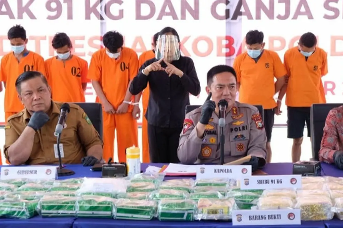 Konferensi pers pengungkapan jaringan narkoba internasional di Polda Riau.