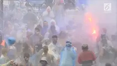 Festival perang tepung aneka warna digelar di Galaxidi, Yunani.