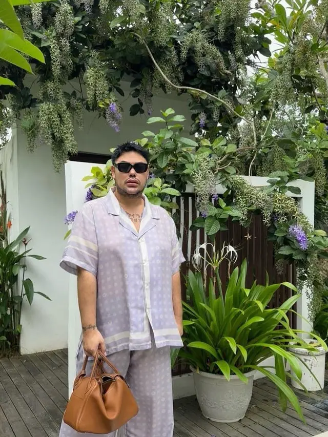 Ivan Gunawan dengan tas mewahnya (Instagram/ivan_gunawan)