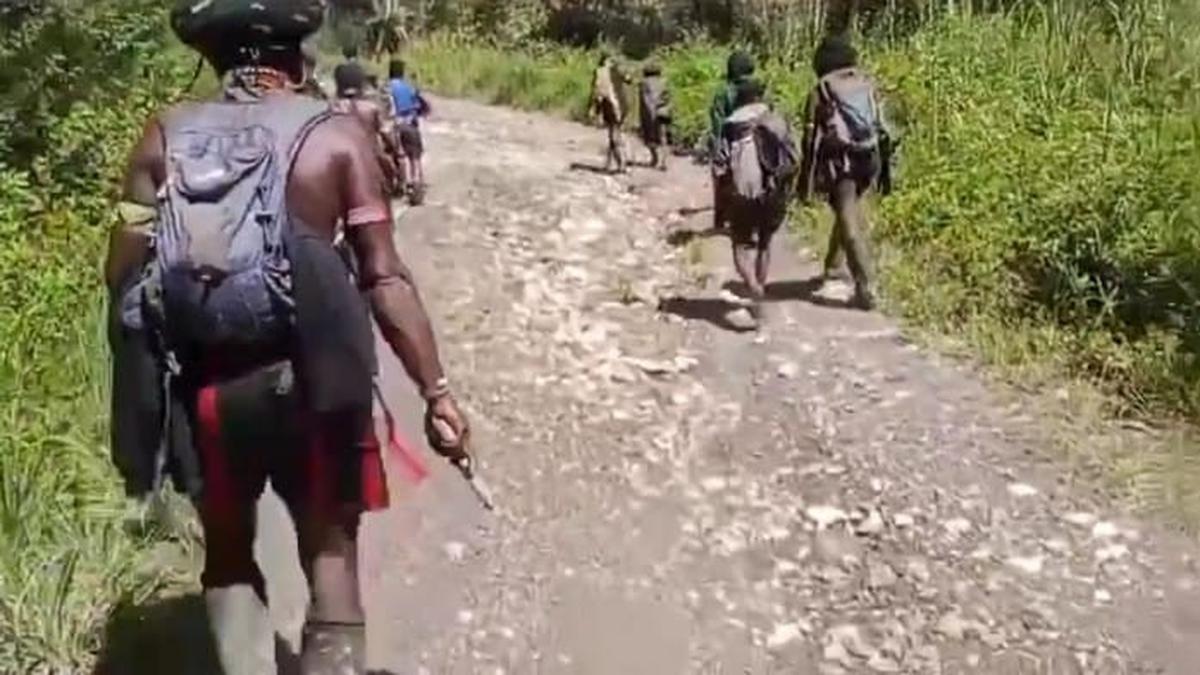 Anggota OPM pelaku penembakan rombongan Tito Karnavian tahun 2012, Pulan Wonda alias Kamenak, akhirnya diringkus di Puncak Jaya. Terancam hukuman mati.