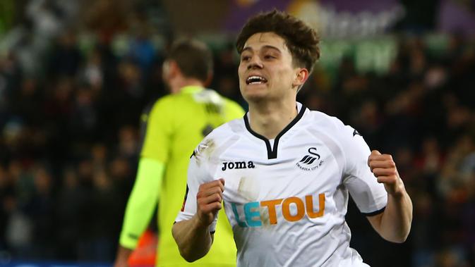 Winger Swanseea Daniel James selangkah lagi membela Manchester United (MU). (AFP/Geoff Caddick)