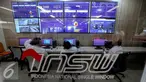 Petugas melakukan pengecekan waktu bongkar muat barang (dwelling time) di berbagai pelabuhan melalui layar monitor  Kantor Pengelola Portal Indonesia National Single Window (INSW), Jakarta, Senin (6/2). (Liputan6.com/Faizal Fanani)