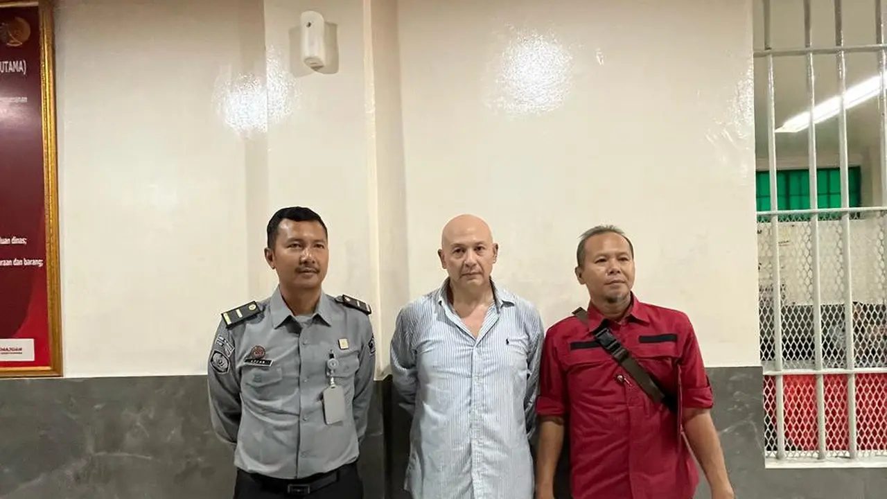 Penyidik Polres Metro Jakarta Selatan telah melimpahkan tersangka Arif Nugroho, anak dari bos Prodia ke Kejaksaan Negeri Jakarta Selatan, Selasa, 11 Februari 2025.