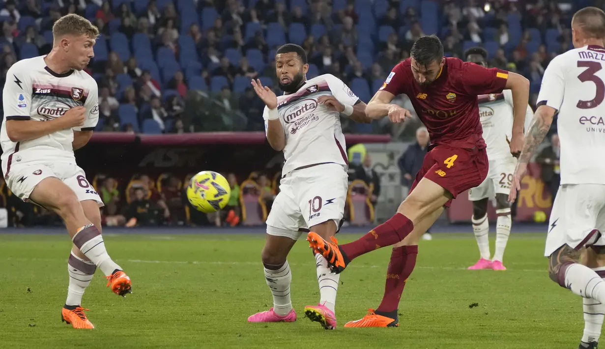 Dalam laga ini, Roma dua kali tertinggal dari Salernitana. (AP Photo/Alessandra Tarantino)