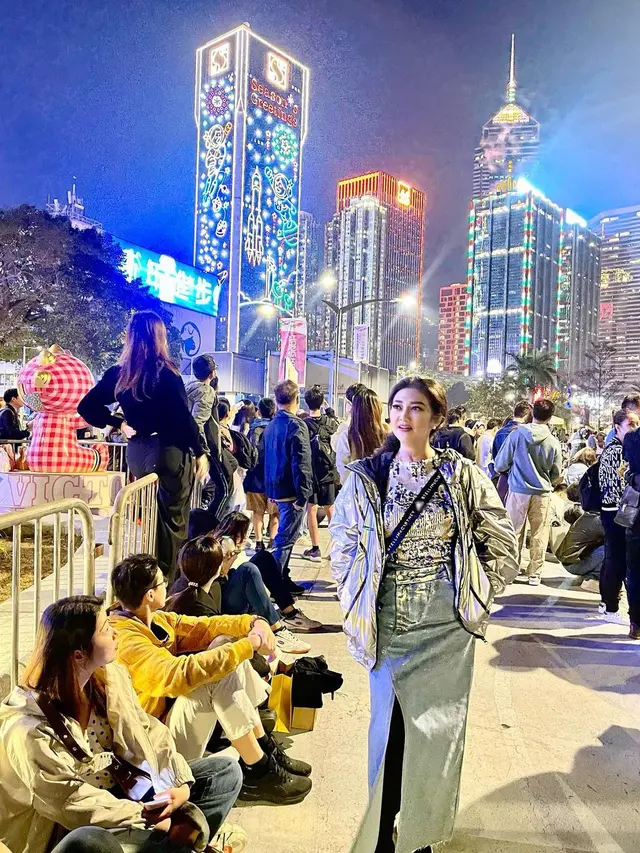 6 Potret Bella Saphira Sambut Awal 2024 di Hong Kong, Awet Muda di Usia 50 Tahun