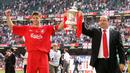 Liverpool. Liverpool juga berhasil mengoleksi 7 gelar Piala FA dari total 14 kali mencapai final. Gelar terakhir diraih pada musim 2005/2006 usai mengalahkan West Ham 3-1 melalui adu penalti di partai final, 13 Mei 2006. Skor 3-3 terjadi di waktu normal hingga perpanjangan waktu. (AFP/Paul Ellis)