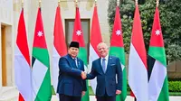 Presiden Prabowo Subianto melakukan kunjungan resmi kepada Raja Yordania, Abdullah II bin Al-Hussein di Istana Al Husseiniya, Amman, Kerajaan Yordania Hasyimiyah, Senin (14/4/2025). (Laily Rachev - Biro Pers Sekretariat Presiden)