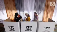 Dalam pemilihan dan pemungutan suara tersebut, KPU Kota Tangerang secara perdana menguji coba dengan aplikasi Sirekap. (merdeka.com/Arie Basuki)