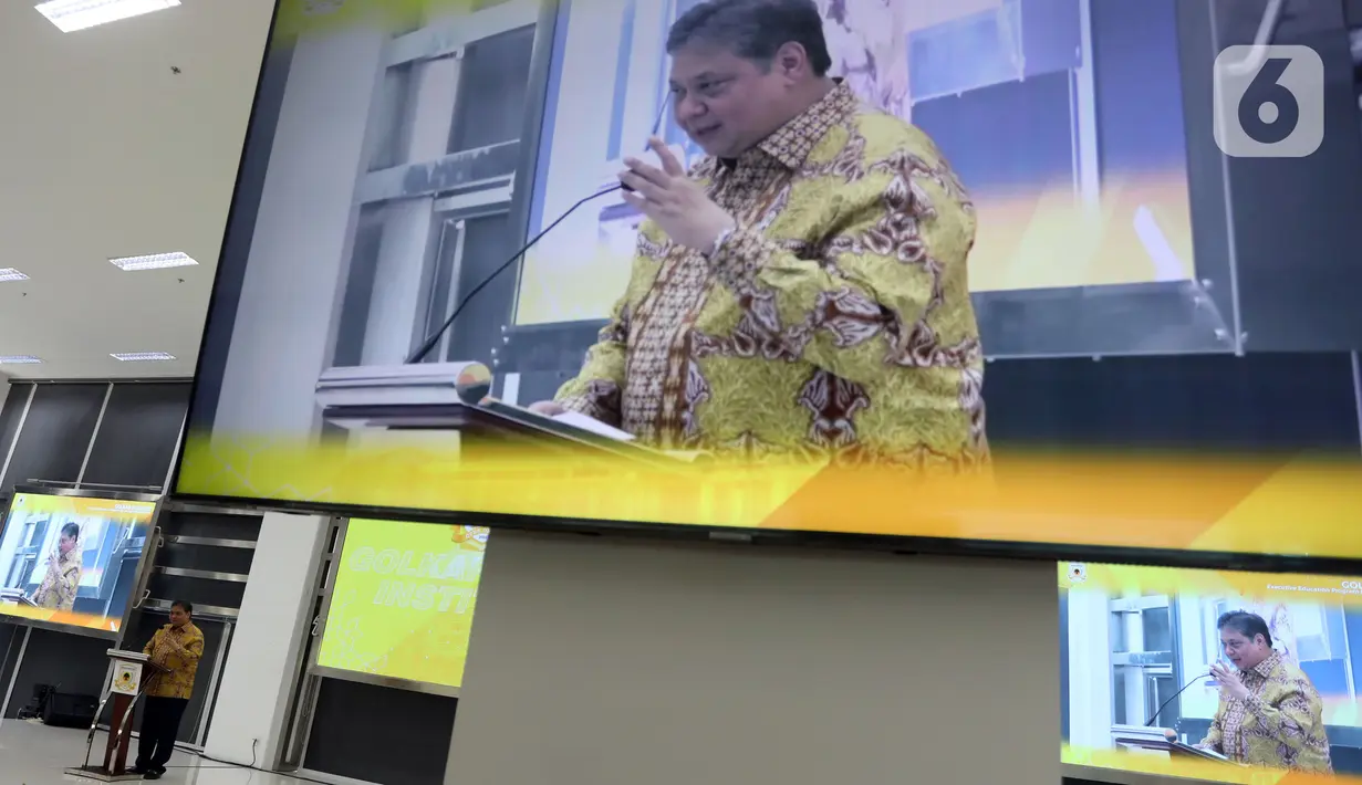 Airlangga Hartarto selaku Ketua Umum Partai Golkar saat membuka kuliah umum di Golkar Institute, Jakarta, Senin (13/3/2023). Golkar Institute adalah sekolah pemerintahan dan kebijakan publik pertama yang didirikan oleh sebuah partai politik di Indonesia dan secara terbuka untuk umum. (Liputan6.com/Johan Tallo)