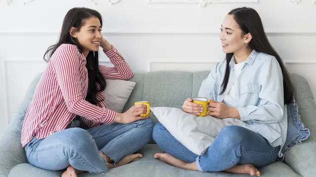 Zodiak yang Lebih Nyaman Curhat ke Teman Dekat