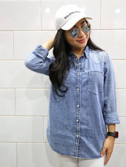 Para pemain sinetron terbaru SCTV, Dua Wanita Cantik hadir dalam Meet And Greet yang berlangsung Minggu (6/8). Acara berlangsung meriah di Sarinah, Thamrin, Jakarta. Para bintang sinetron itu mengaku senang ketemu penggemarnya. (Adrian Putra/Bintang.com)