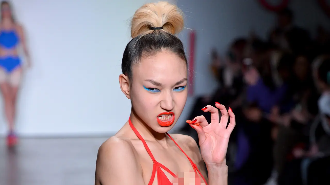 Baju Renang chromat New York Fashion Week 2018