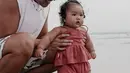 Baby Xarena tingkah lakunya juga kerap menyita perhatian netizen. Bahkan, kerap membuat gemas. [Instagram/krisjianabah/xarenazenata]