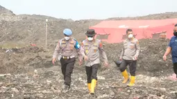 Delapan Titik Api di TPA Jatiwaringin Padam, 334 Warga Terkena ISPA