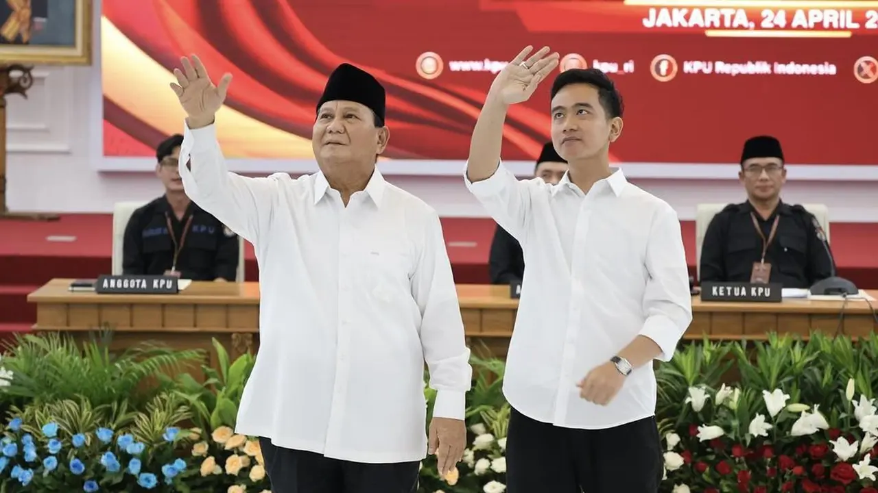 6 Gaya Serba Putih Prabowo Subianto dan Gibran Rakabuming Raka saat Resmi Ditetapkan sebagai Presiden-Wakil Presiden 2024-2029