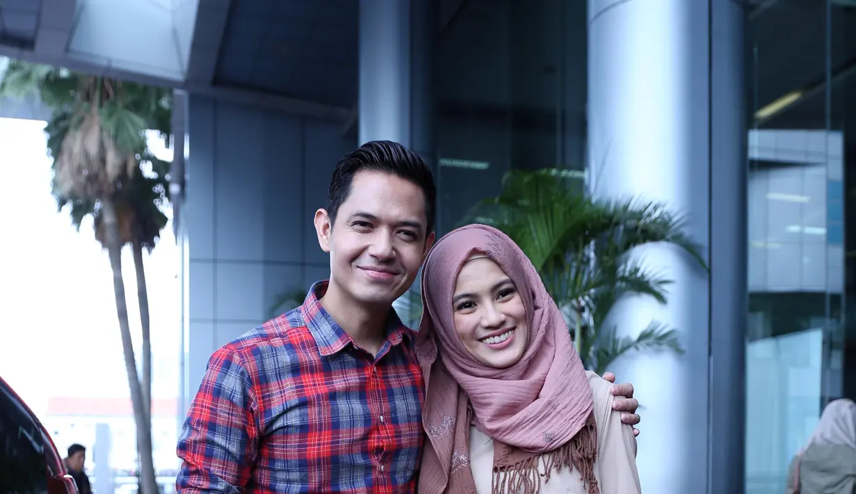 Dengan hadirnya seorang anak, Dirgantara, pasangan ini mengaku semakin cinta satu sama lain. Meski begitu, ia selalu memperhatikan tumbuh kembang putranya. (Nurwahyunan/Bintang.com)