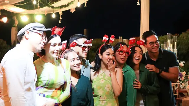 Dinner Natal geng Gisella Anastasia dan Naysila Mirdad (Foto: Instagram viv_viviane)