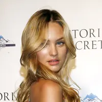 Salah satu model Victoria Secrets, Candice Swanepoel tengah berbahagia. Pasalnya, dirinya sedang hamil anak pertama hasil buah cintanya dengan Hermann Nicoli. (AFP/Bintang.com)