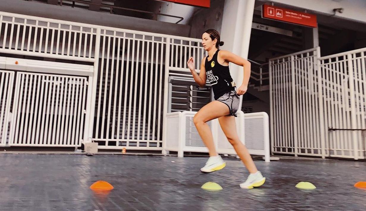 Nia Ramadhani kembali aktif di media sosial. Istri dari Ardi Bakrie ini juga terlihat lebih sering mengunggah momen saat olahraga di akun Instagram pribadinya. (Liputan6.com/IG/@ramadhaniabakrie)