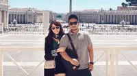 Momo Geisha dan suami, Nicola Reza Samudra, saat liburan ke Italia (Dok.Instagram/@therealmomogeisha/https://www.instagram.com/p/B-pIYeijpv-/Komarudin)
