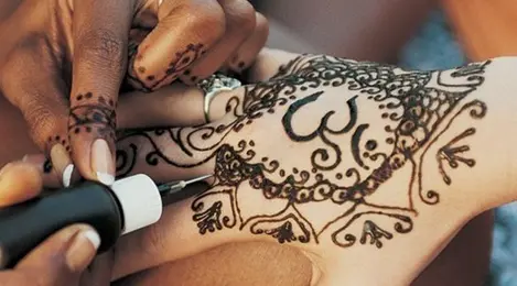 Tidak Selamanya Tato Henna Aman Kulit Melepuh Parah Salah Satunya Beauty Fimela Com