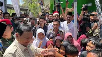 Menhan Prabowo Subianto meresmikan lima titik sumber air bersih yang tersebar di Kabupaten Kuningan, Jawa Barat pada Rabu (20/12/2023).(Liputan6.com/ Ady Anugrahadi)