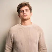 Ilustrasi rambut pria keriting. (Foto: Shuttertsock)