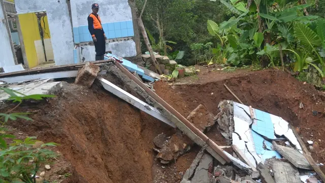 Ilustrasi – Longsor Dusun Jatiluhur, Majenang, Cilacap. (Foto: Liputan6.com/Muhamad Ridlo)