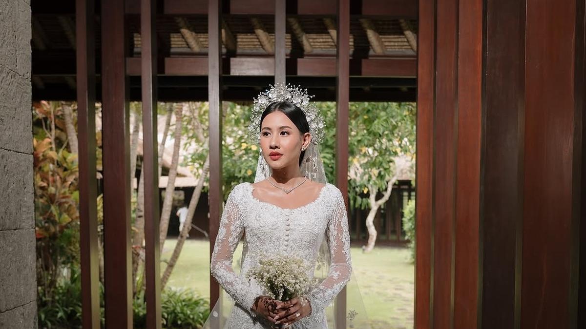 Potret Gaun Akad Nikah Shenina Cinnamon, Pakai Mahkota Bak Putri Raja