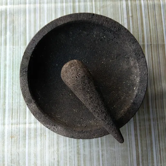 Begini Cara Ngulek Sambal Biar Cepat Halus dan Cita Rasanya Keluar, Wajib Dicontoh