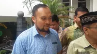 Johan Khan, pelapor kasus dugaan pelanggaran Undang-Undang Informasi dan Transaksi Elektronik (UU ITE) dengan terlapor dosen Universitas Indonesia (UI) Ade Armando. (Liputan6.com/Putu Merta SP) 