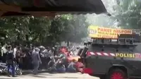 Pelaku teror bom panci di Bandung, tewas ditembak polisi. 