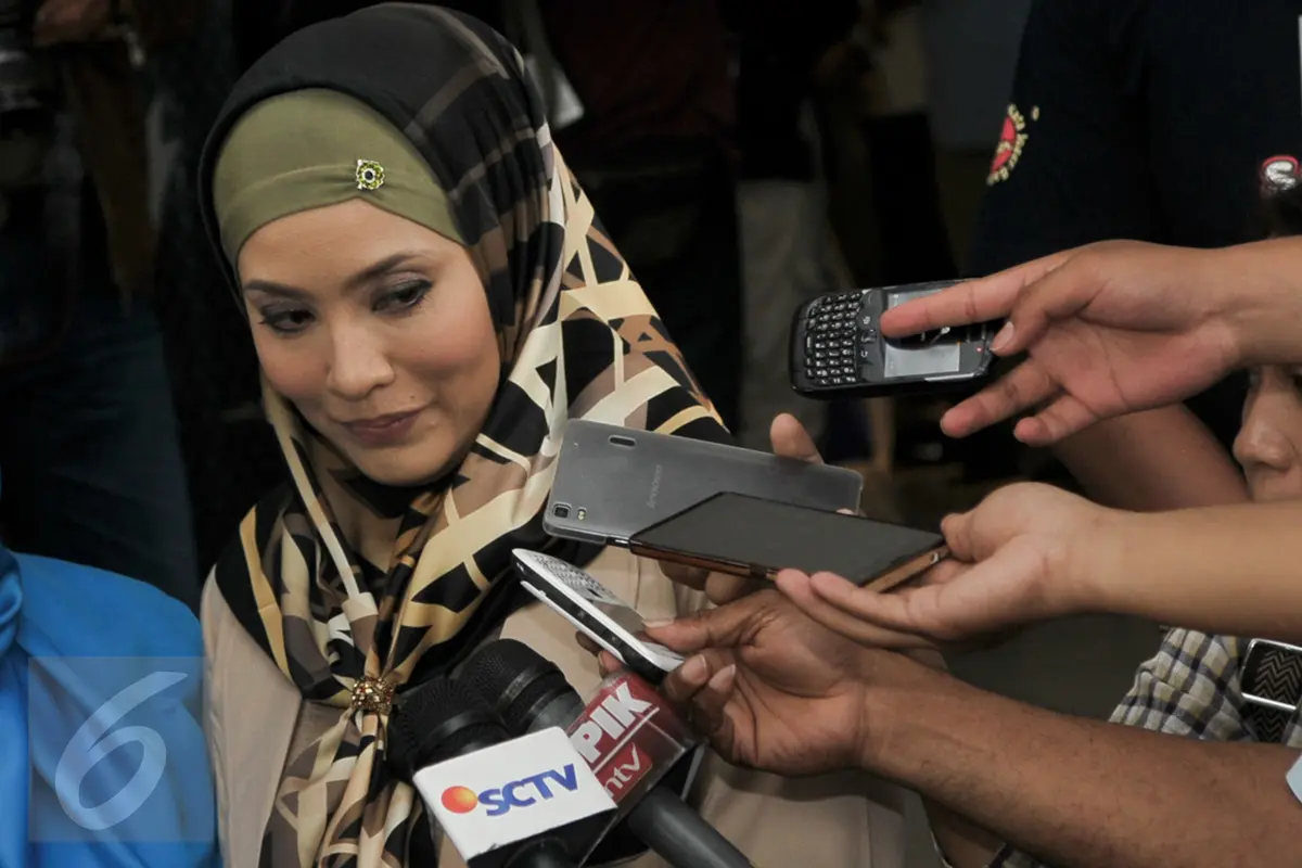 20160908-Aa Gatot Punya Senpi Ilegal, Elma Theana Datangi Polda Metro-Jakarta