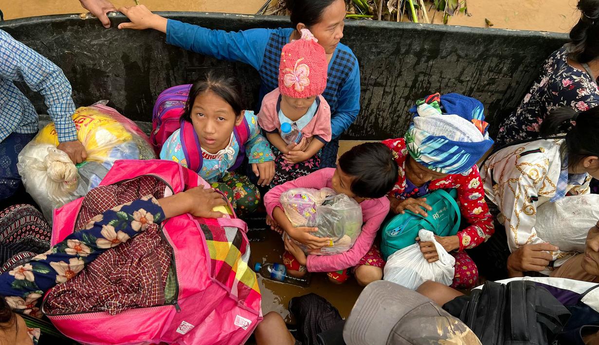 Saat ini, di Myanmar, sekitar 230 ribu warga masih menghadapi banjir dan longsor, terutama mereka yang tinggal di Naypyidaw. (Sai Aung MAIN/AFP)