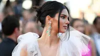 Kendal Jenner di red carpet Festival Film Cannes 2018. (AFP)