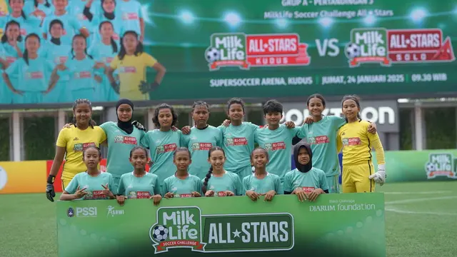Keperkasaan Tim All-Stars Kudus (jersey hijau tosca) harus diakui oleh tim-tim lain yang berlaga dalam perebutan juara Milklife Soccer Challenge All Stars 2025. (Liputan6.com/istimewa)