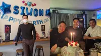 Momen Perayaan Ulang Tahun Siwon Choi yang Ke-35, Dapat Banyak Hadiah. (Sumber: Instagram/siwonchoi)