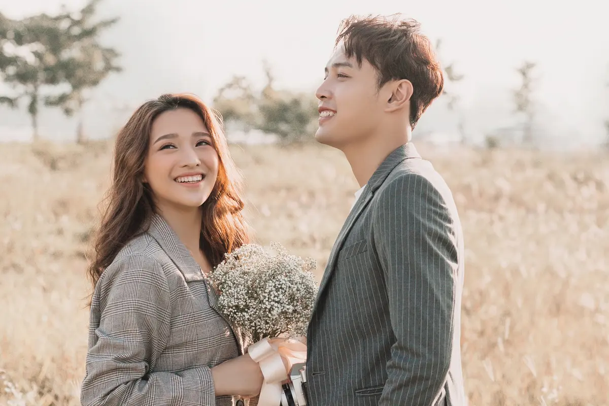 couple bahagia kencan